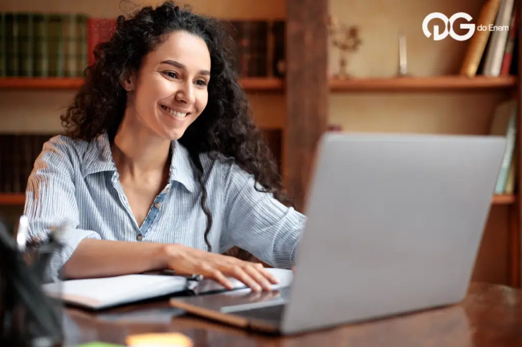 Confira os melhores canais no YouTube para estudar quando e onde quiser