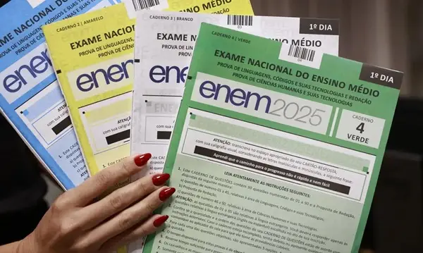 Espelho da redação do Enem 2025 apresenta erros na soma das notas, aponta reportagem