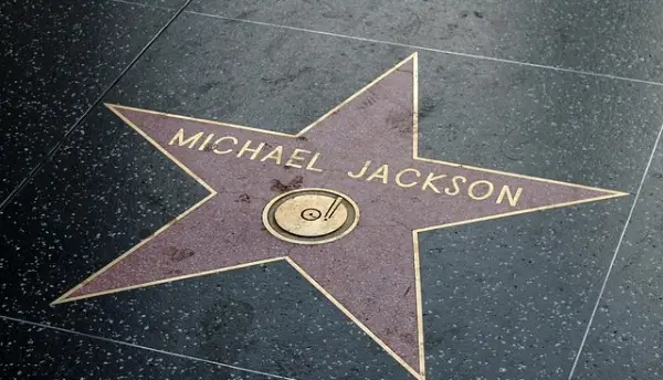 Michael Jackson na redação do Enem: Como citar o artista com contexto e precisão