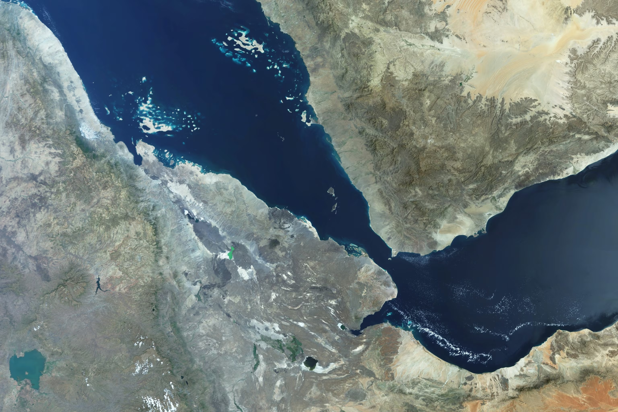 Imagem de satélite do Estreito de Bab-el-Mandeb, entre o Iêmen e o Chifre da África