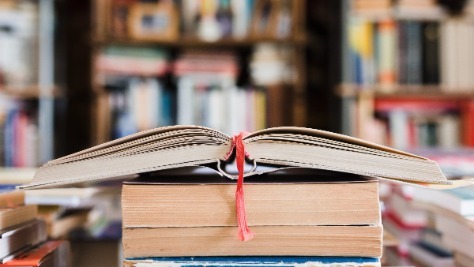 pilha de livros, principais movimentos artísticos década de 1960 brasil