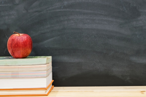 livros e uma maçã em cima, classes gramaticais