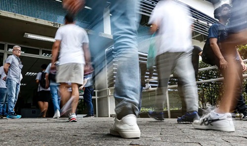 pessoas no local de prova, enade 2025