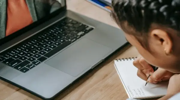 menina estudando, redação enem 2026