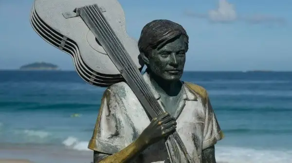 estátua do tom jobim no rio de janeiro, águas de março