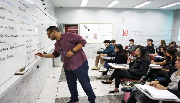 alunos em sala de aula, ranking enem